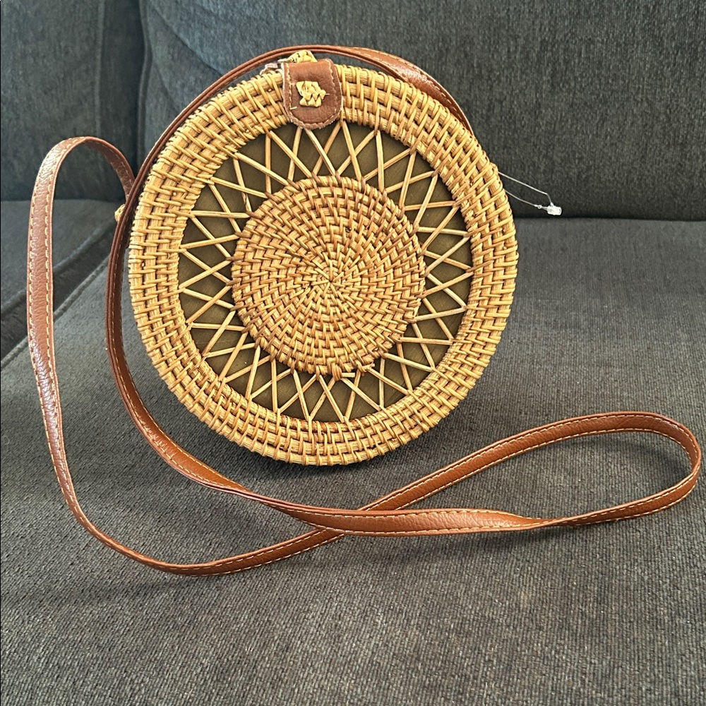 NWOT Womens Round Woven Rattan Crossbody Bag